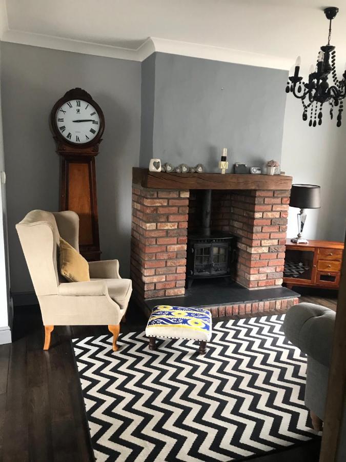 Charming 3 Bedroom House With A Warmth Character Glyn Neath Extérieur photo